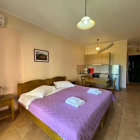 Porto Nirikos - Private Parking Apartment Lefkada City